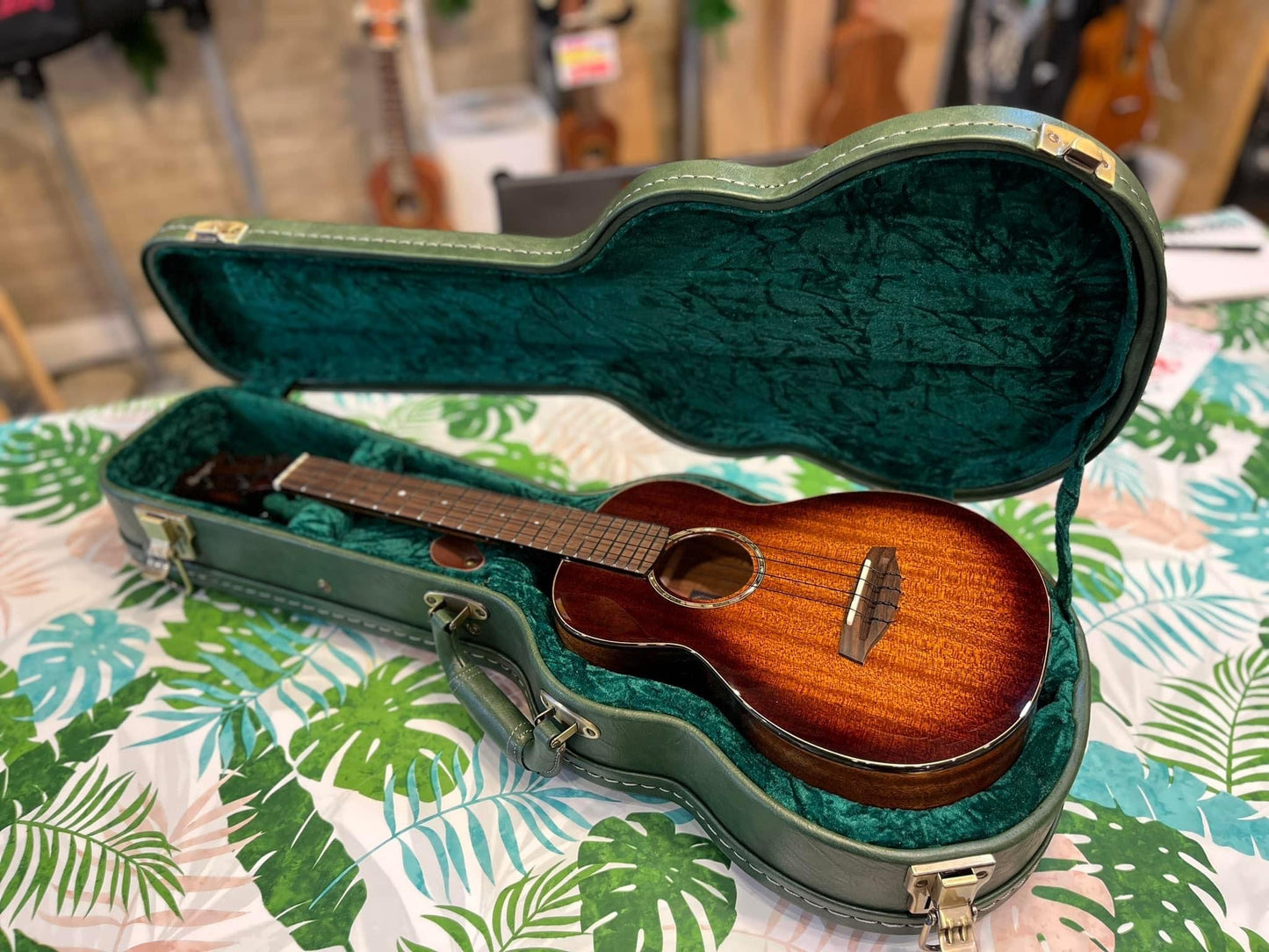 Singer Tobacco Sunburst Tenor (aNueNue)