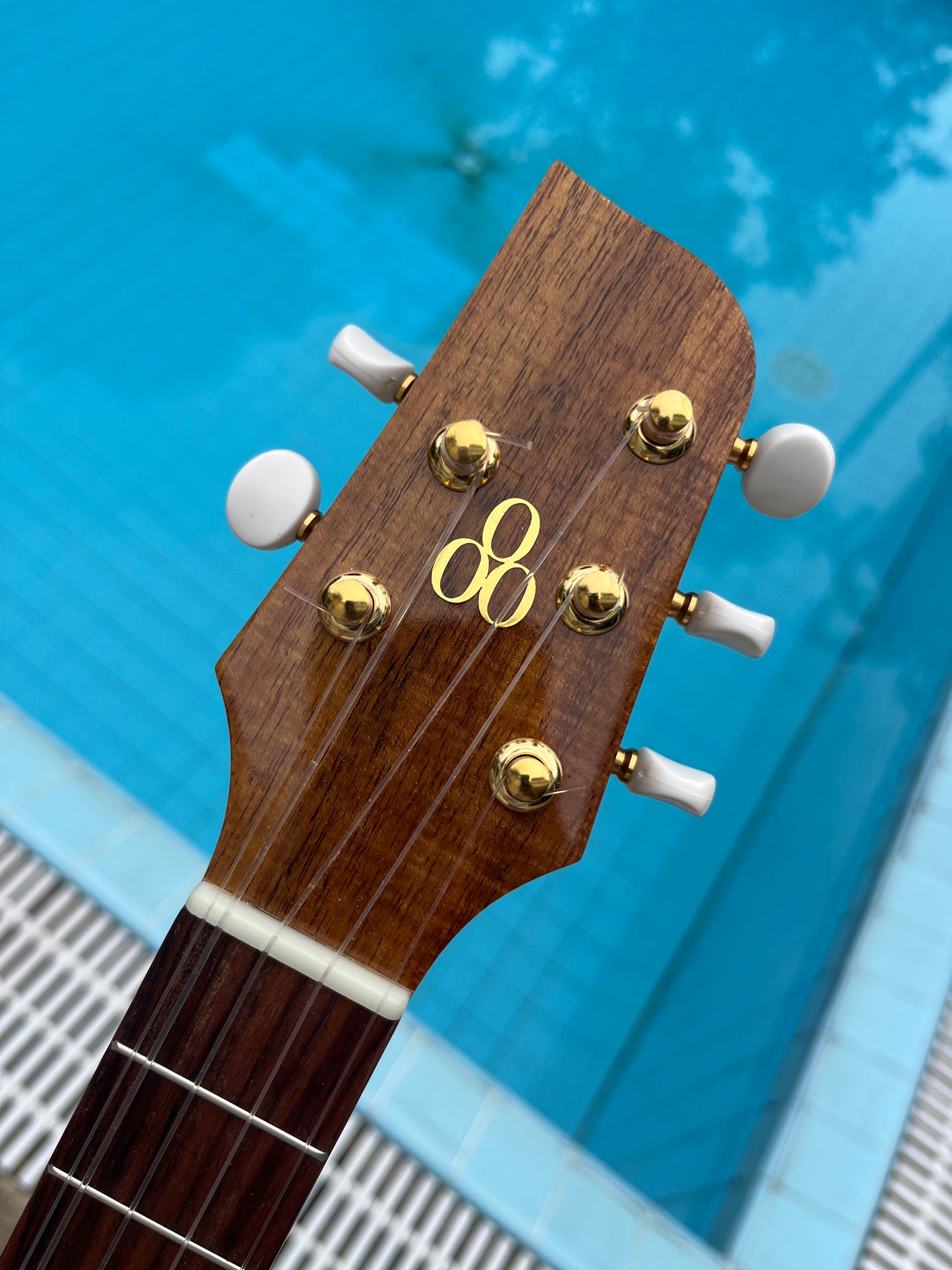 O Ukulele 5 Strings Koa Concert Long Neck