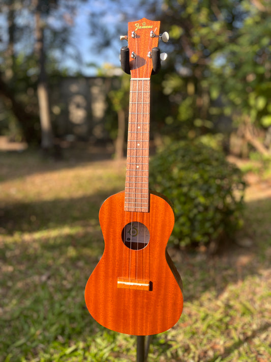 Famous FC-1G Concert Ukulele