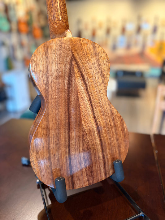 Tkitki Hawaiian koa/ ebony fretboard/ abalone rosette concert