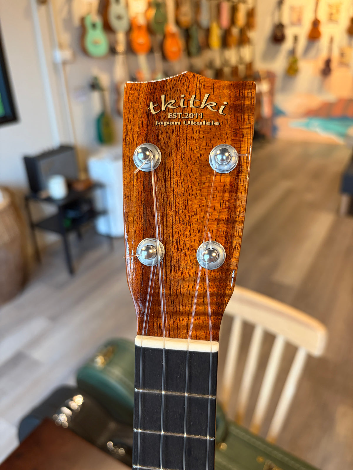 Tkitki Hawaiian koa/ ebony fretboard/ abalone rosette concert