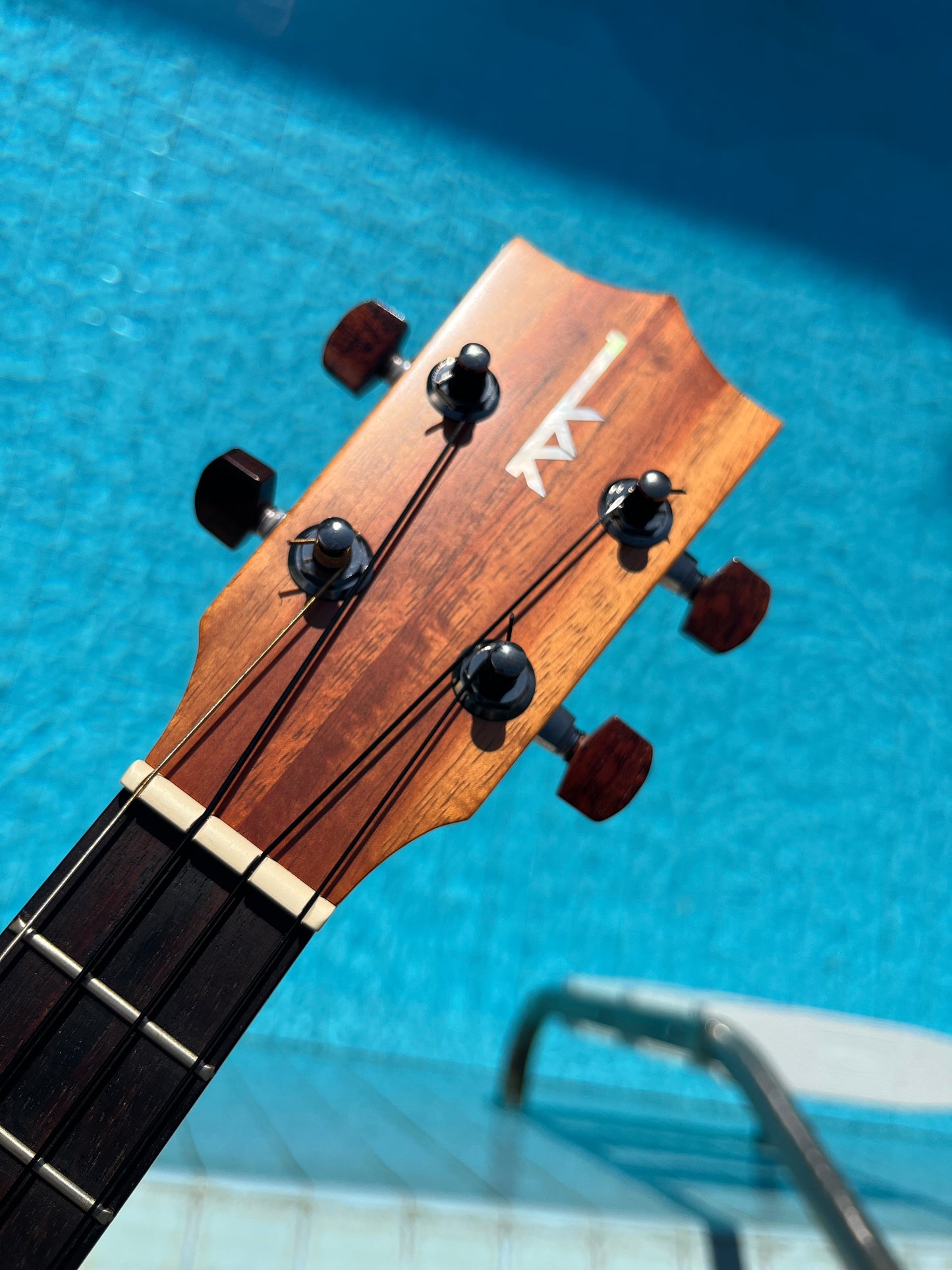 Kamaka HB-3 Tenor Ukulele