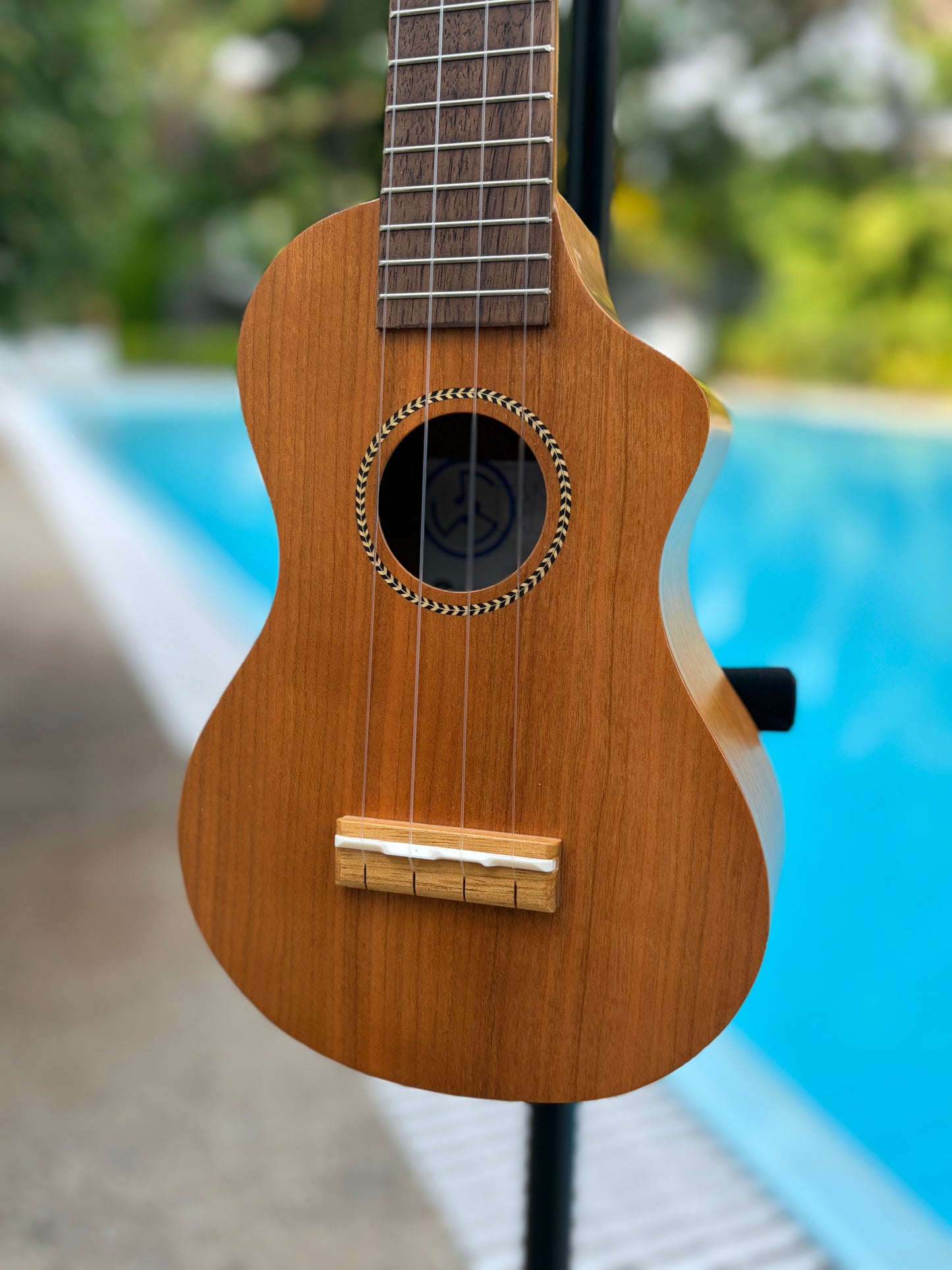 Faamous (Kiwaya) Cherry Soprano Long Neck Ukulele