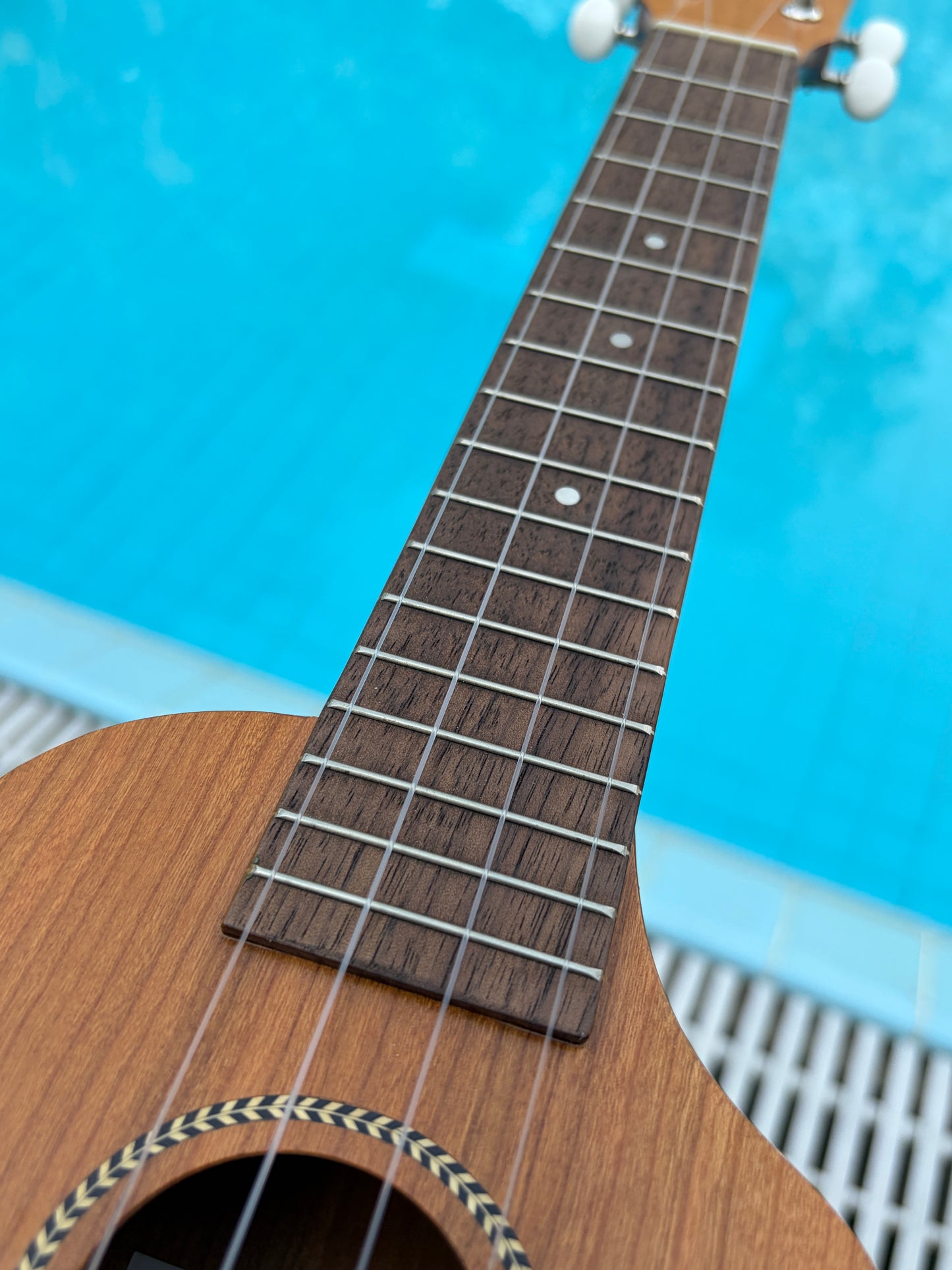 Faamous (Kiwaya) Cherry Soprano Long Neck Ukulele