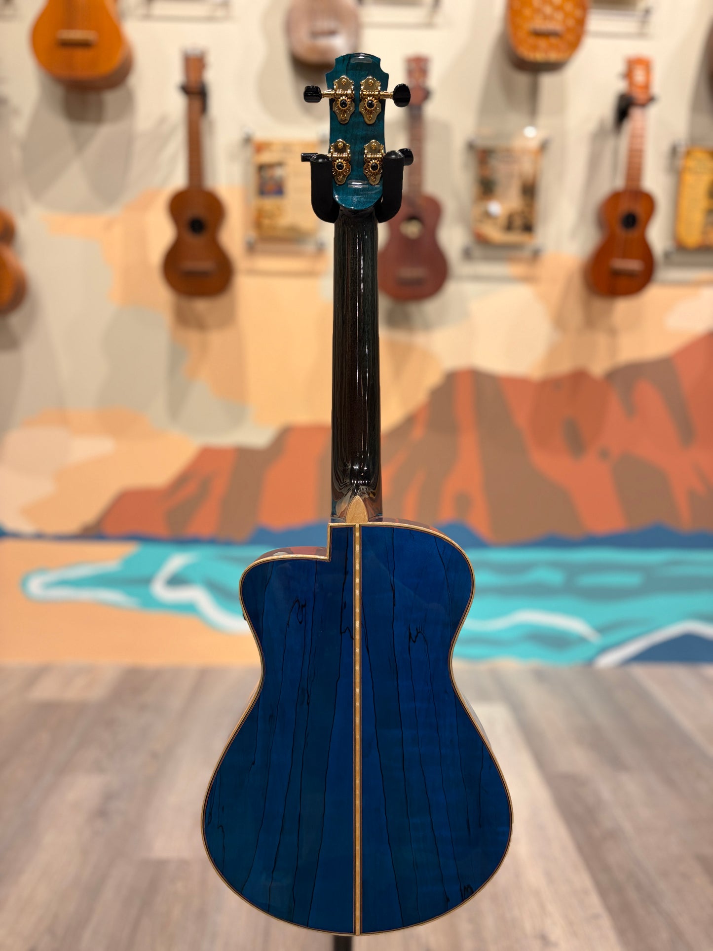 Hozen Custom German Spruce/ Curly Maple Tenor