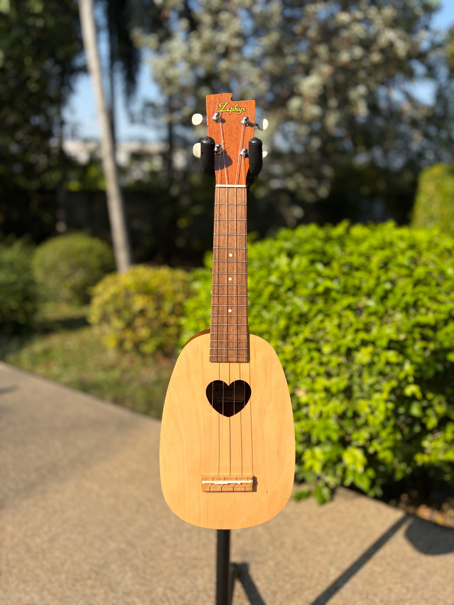 Zephyr Pineapple Heart Ukulele