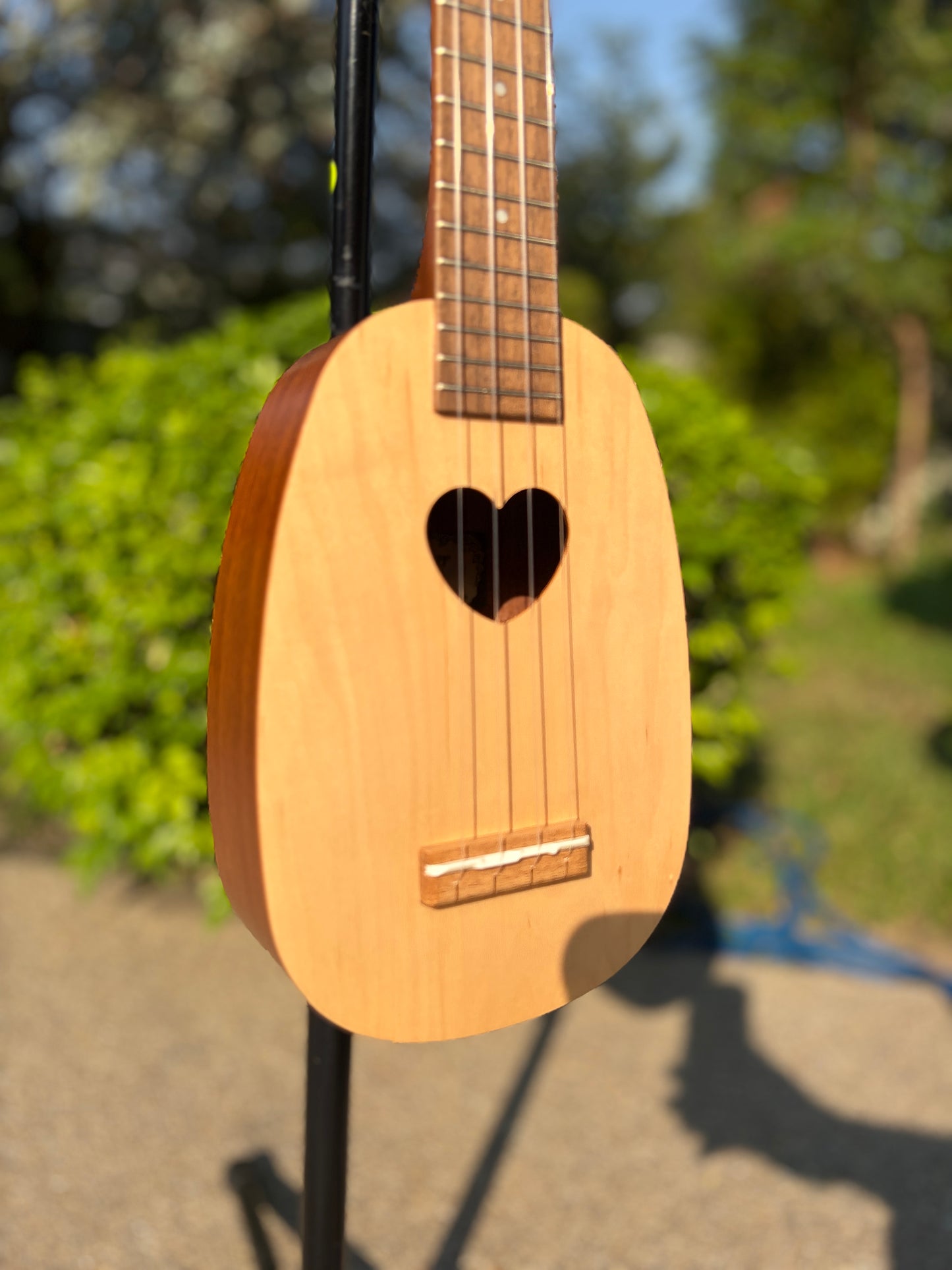 Zephyr Pineapple Heart Ukulele