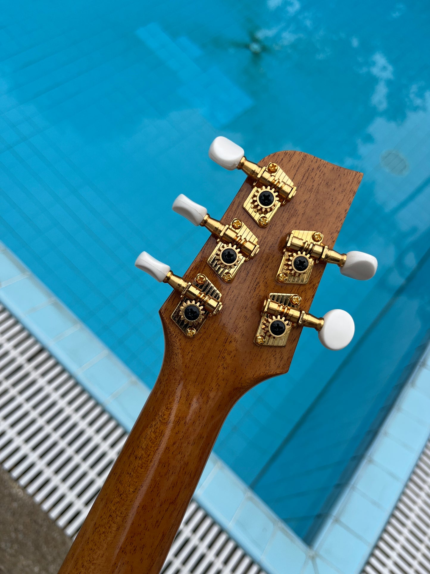 O Ukulele 5 Strings Koa Concert Long Neck