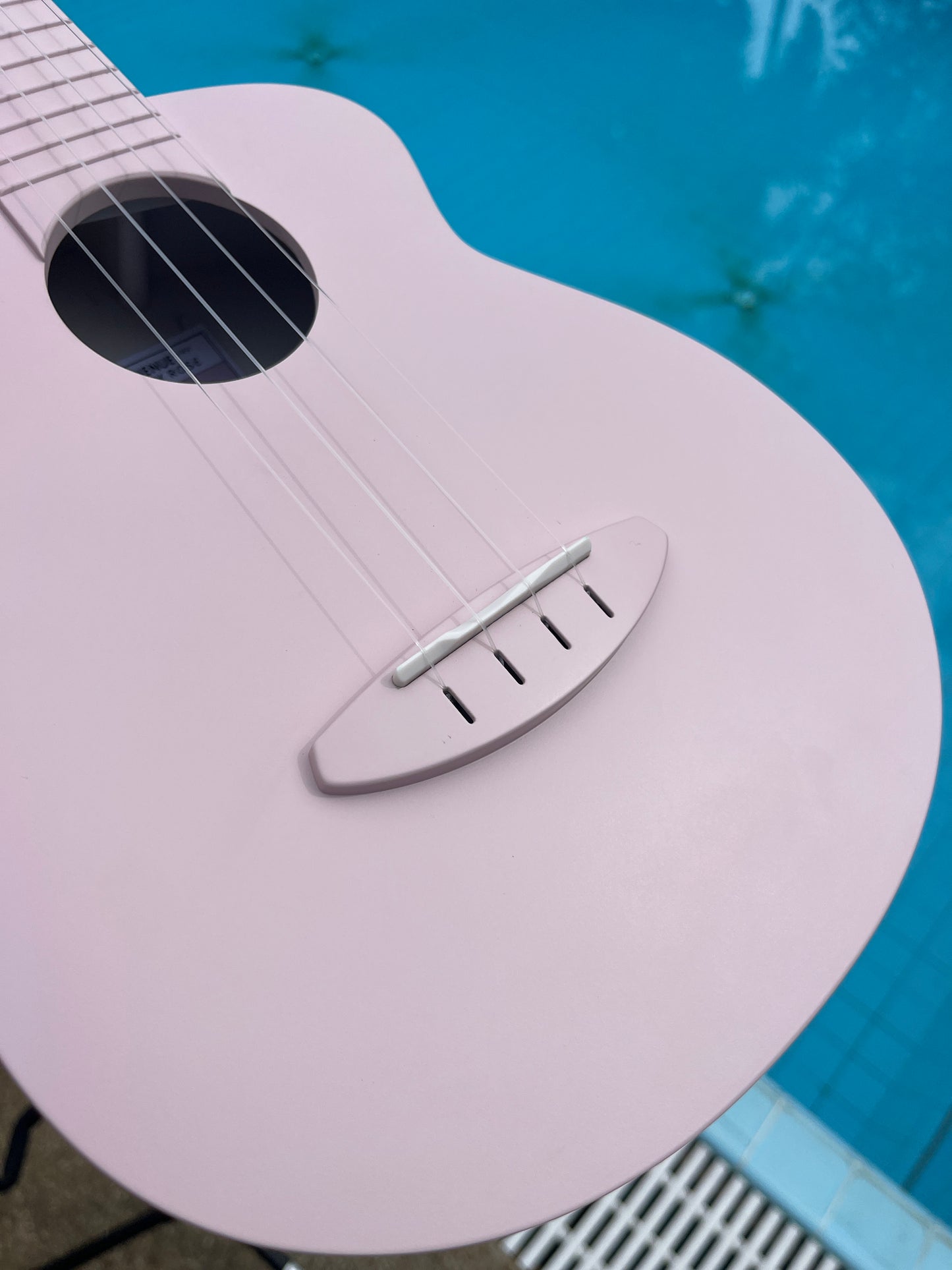 aNueNue Lyra Dusty Rose Fiberglass Concert Ukulele