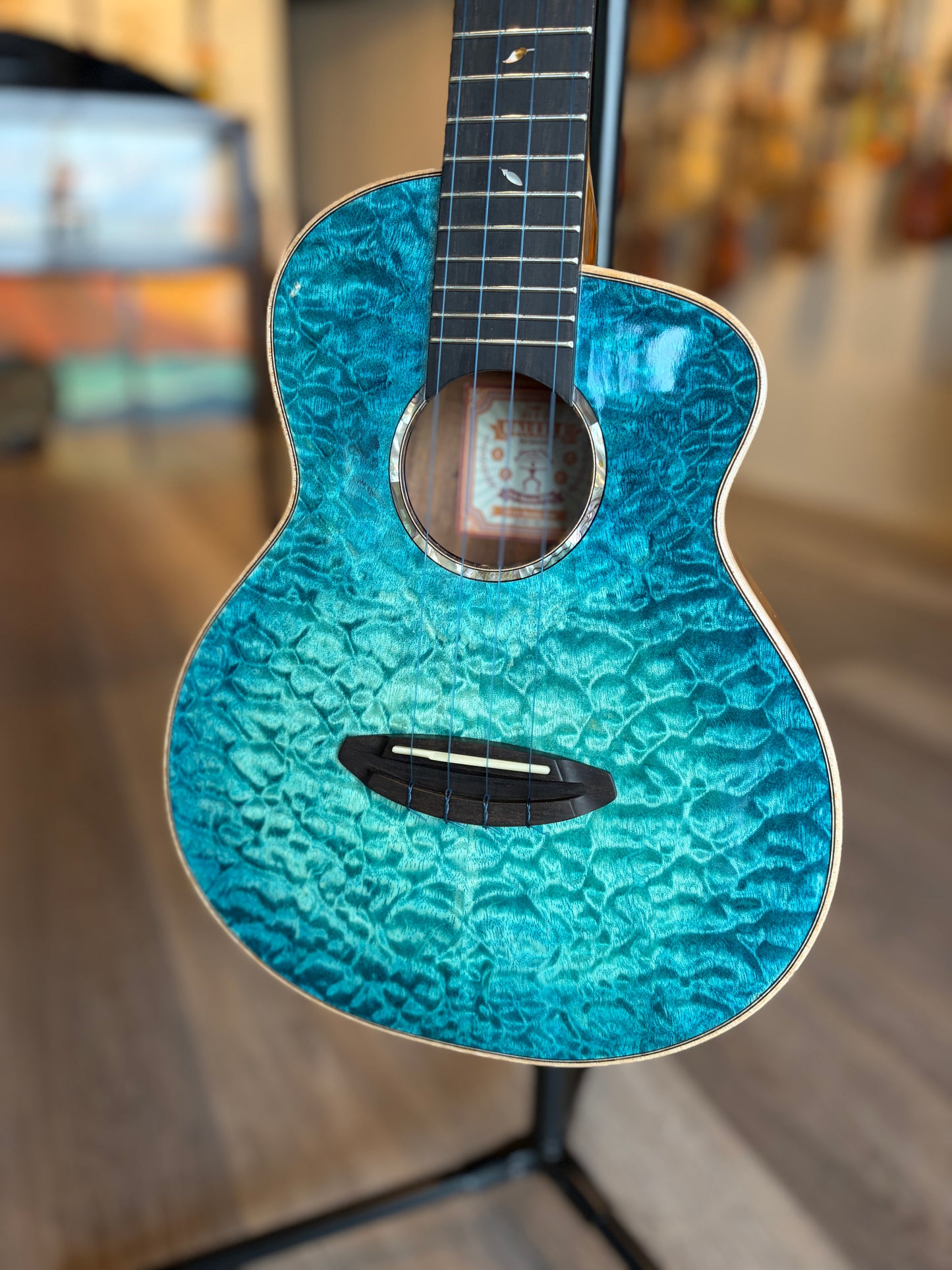 aNueNue UT188 Feather Bird Tenor