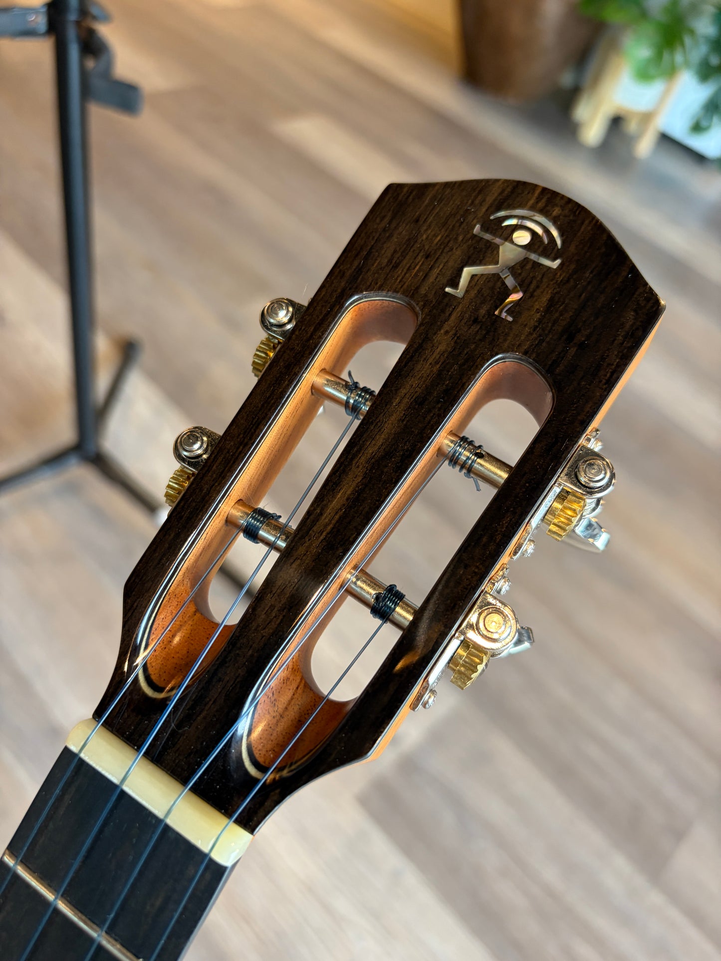 aNueNue UT188 Feather Bird Tenor