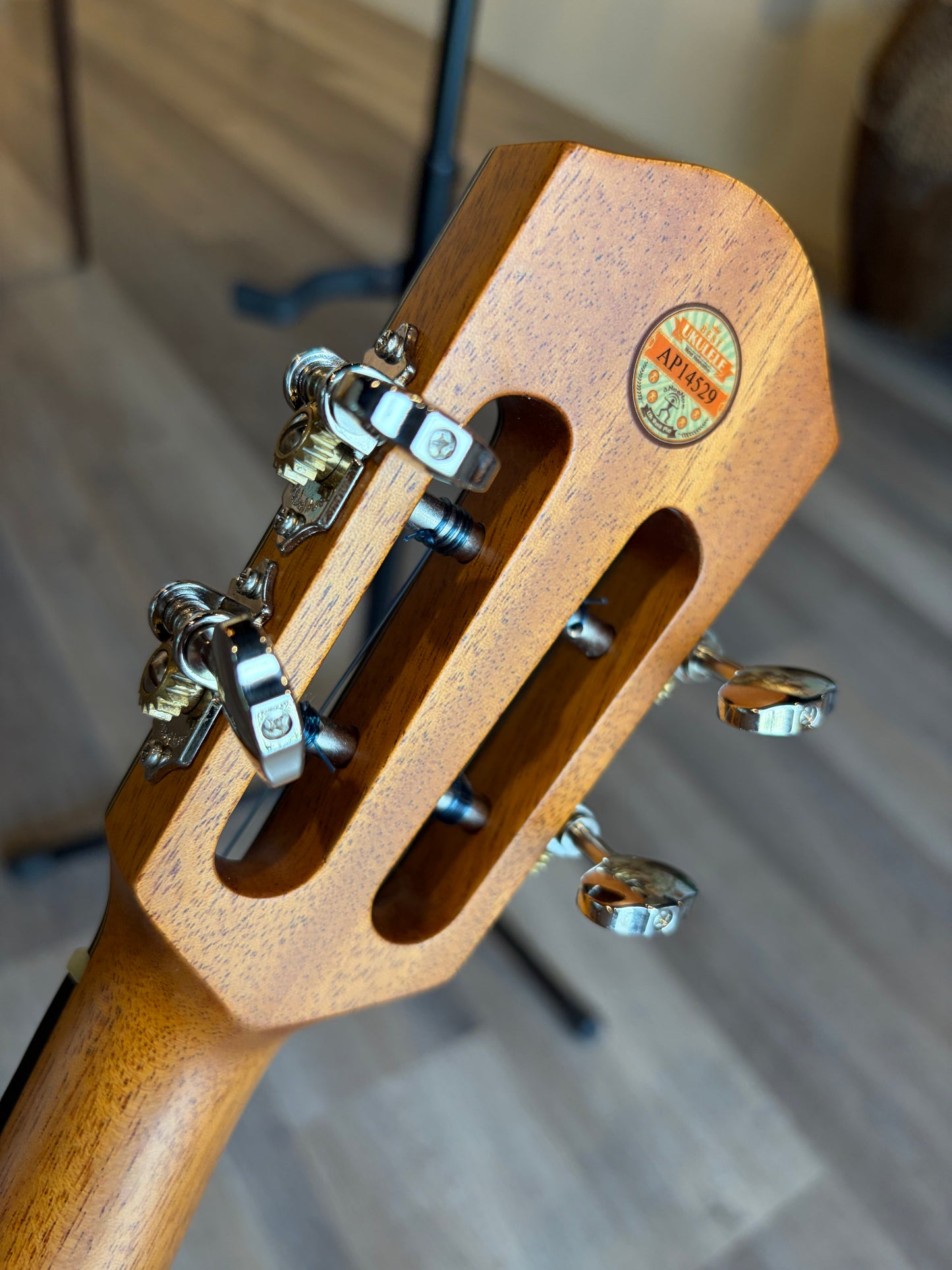 aNueNue UT188 Feather Bird Tenor