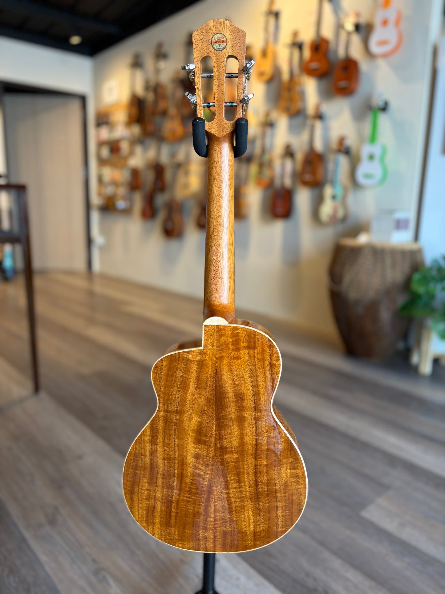 aNueNue UT188 Feather Bird Tenor
